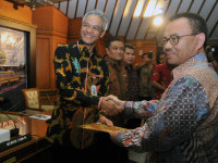 Menteri ESDM Serahkan PI 10% dan SK Jargas Kepada Pemprov Jawa Tengah dan Jawa Barat